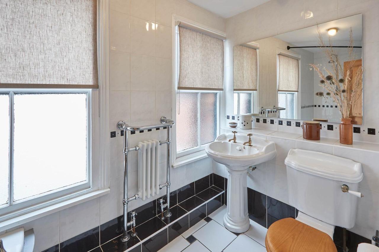 סולטברן-ביי-דה-סי Host & Stay - Emerald Residence מראה חיצוני תמונה